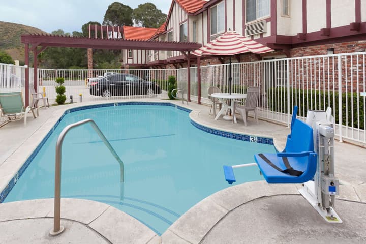 Super 8 by Wyndham Santa Clarita/Valencia