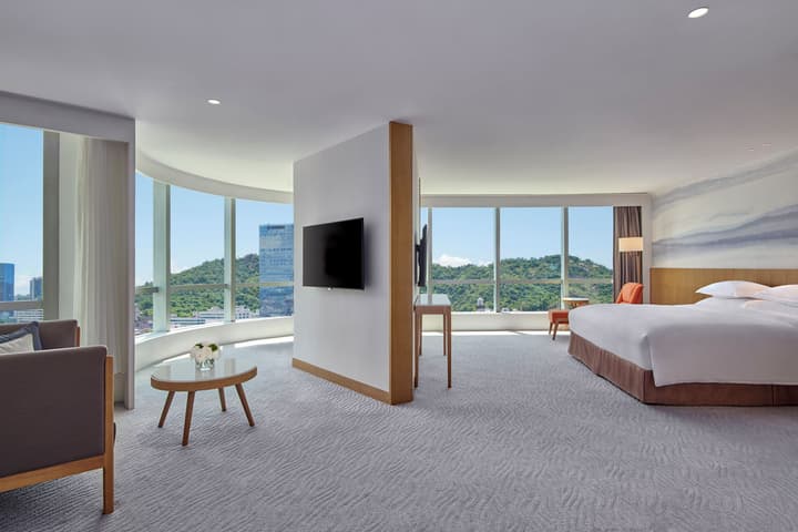 Crowne Plaza Zhuhai City Center by IHG