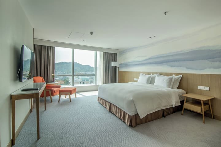 Crowne Plaza Zhuhai City Center by IHG