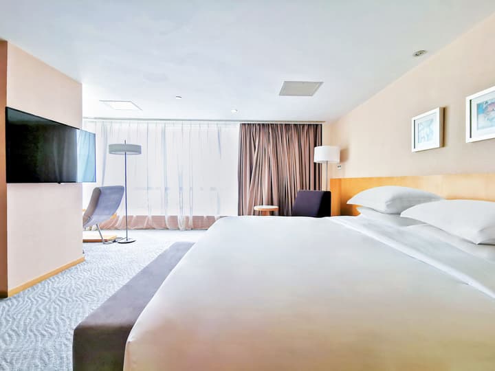 Crowne Plaza Zhuhai City Center by IHG
