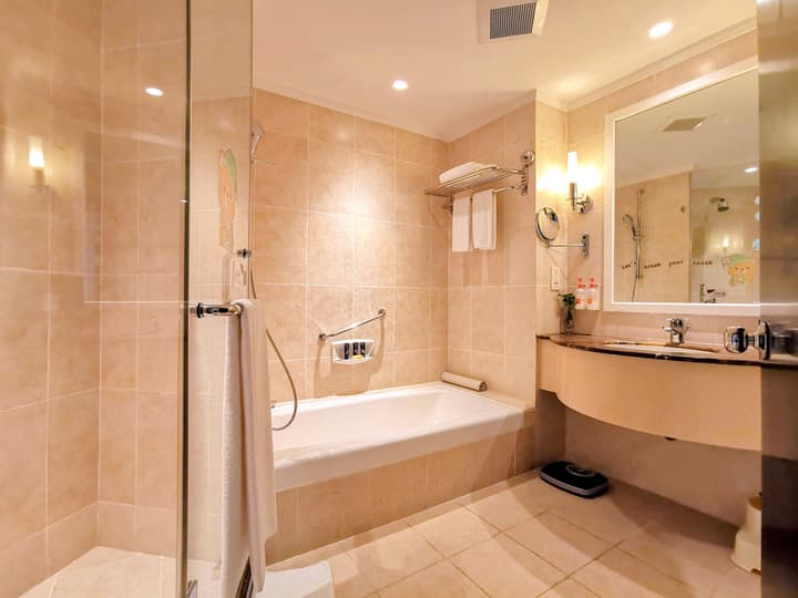 Crowne Plaza Zhuhai City Center by IHG