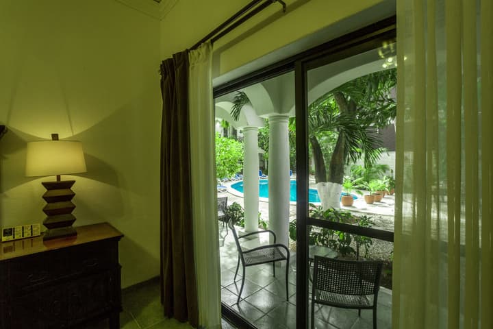 Hotel Hacienda Paradise
