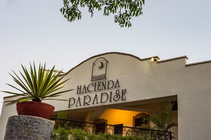 Hotel Hacienda Paradise