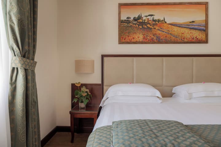 Hotel Athena