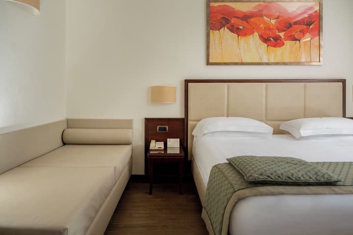 Hotel Athena