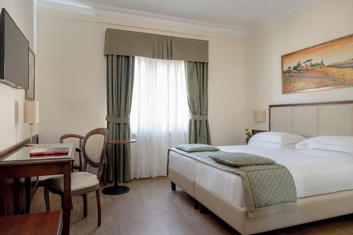 Hotel Athena