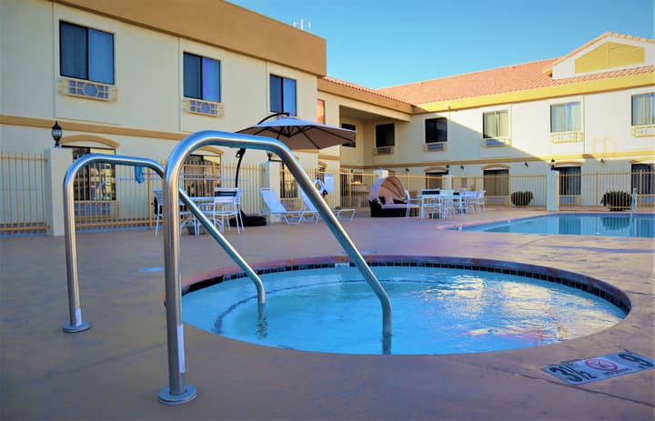 Oasis Inn & Suites Joshua Tree - 29 Palms