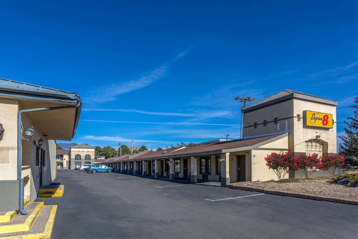 Super 8 by Wyndham Conference Center NAU/Downtown