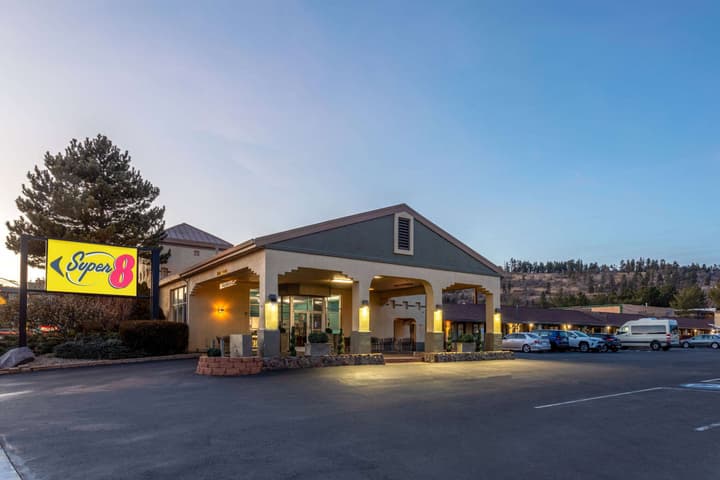 Super 8 by Wyndham Conference Center NAU/Downtown