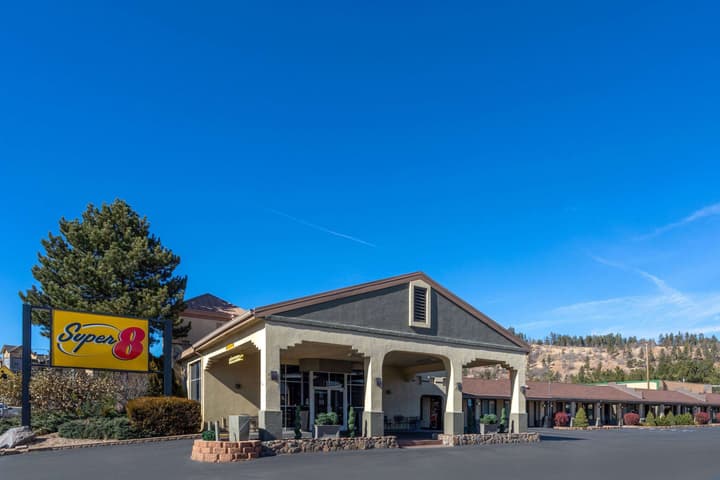 Super 8 by Wyndham Conference Center NAU/Downtown