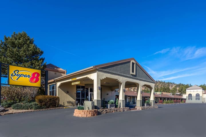 Super 8 by Wyndham Conference Center NAU/Downtown