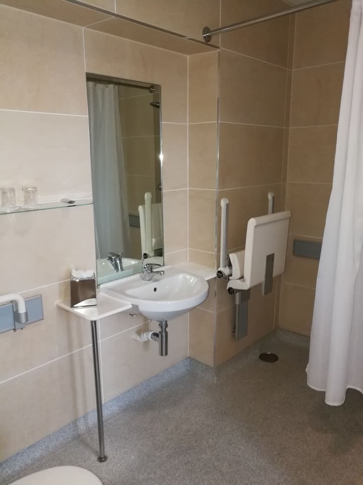 Leonardo Hotel Cardiff
