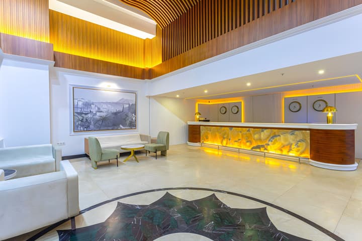 Best Western Plus Khan Hotel