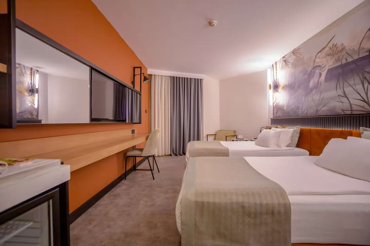 Best Western Plus Khan Hotel