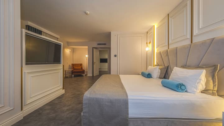 Best Western Plus Khan Hotel