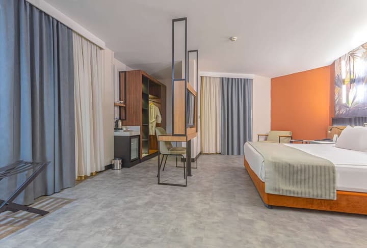Best Western Plus Khan Hotel