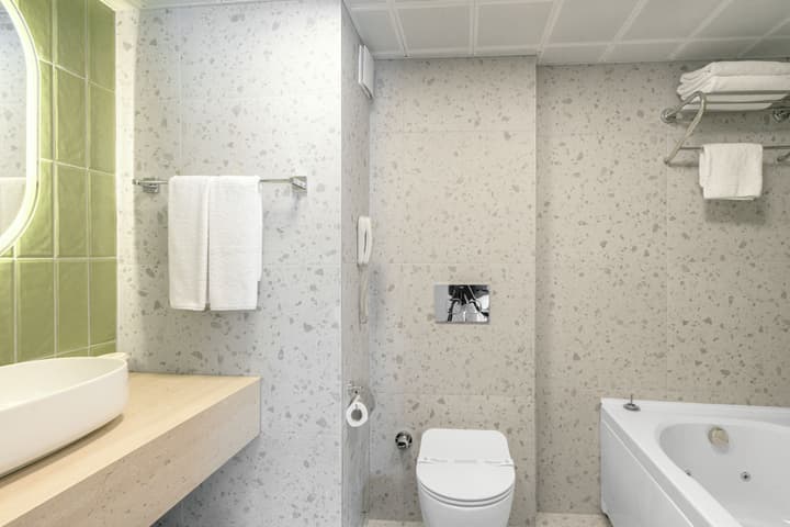 Best Western Plus Khan Hotel