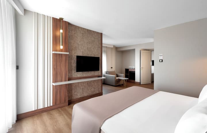 Best Western Plus Khan Hotel