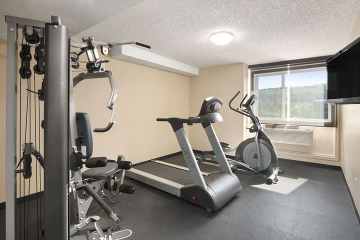 Days Inn by Wyndham Calgary Northwest