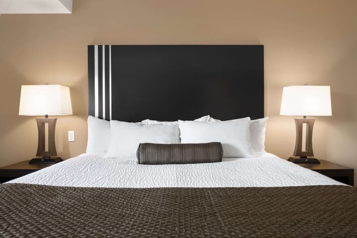 Days Inn by Wyndham Calgary Northwest