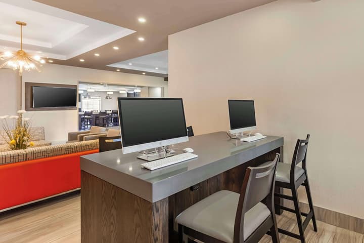 Best Western Plus Executive Inn