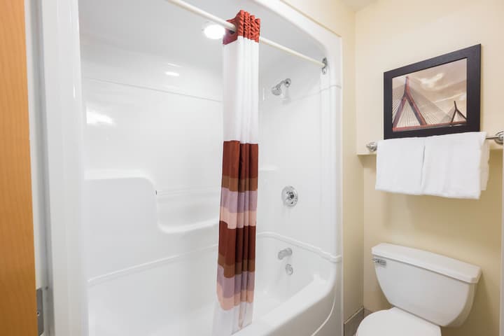 Red Roof Inn PLUS+ Boston - Logan