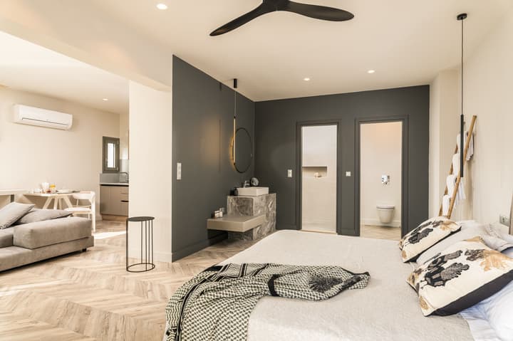 Ino Hotel & Suites
