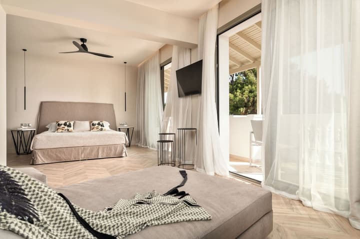 Ino Hotel & Suites
