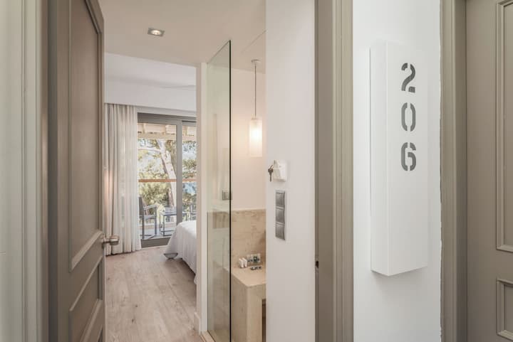 Ino Hotel & Suites