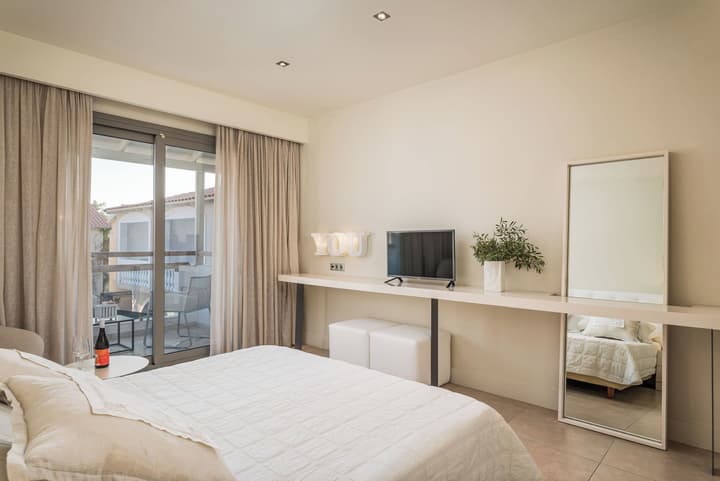 Ino Hotel & Suites