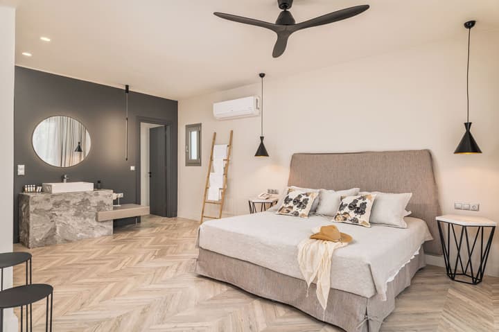Ino Hotel & Suites