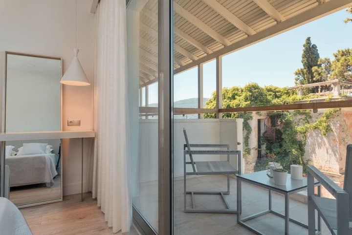 Ino Hotel & Suites