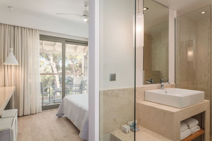 Ino Hotel & Suites