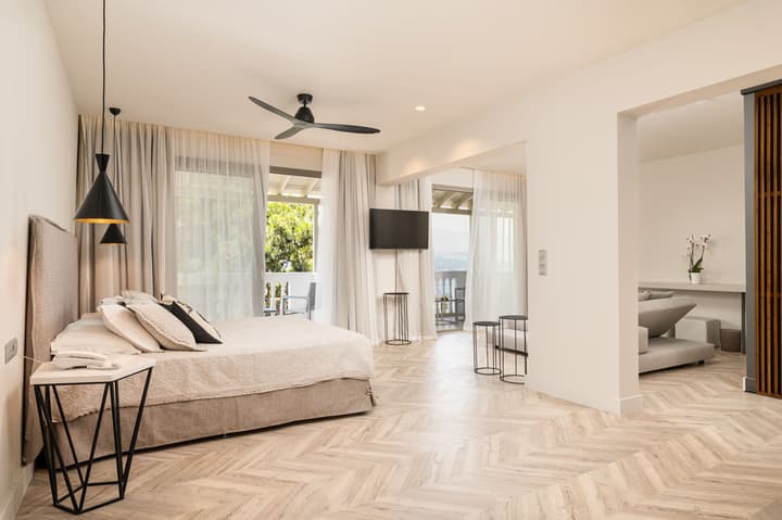 Ino Hotel & Suites