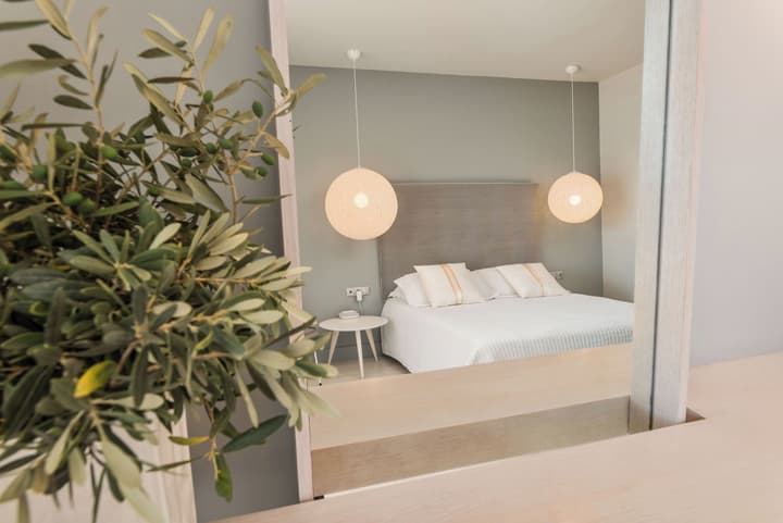 Ino Hotel & Suites