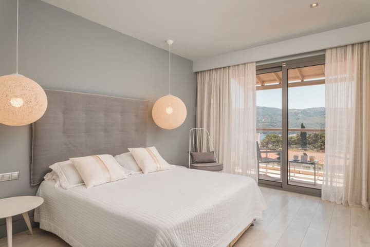 Ino Hotel & Suites