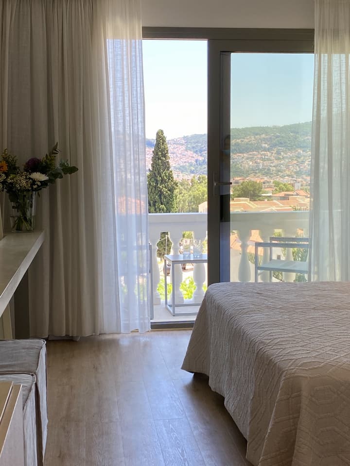 Ino Hotel & Suites