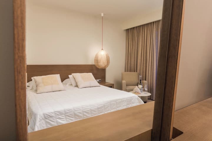 Ino Hotel & Suites