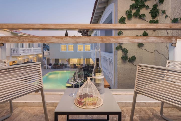 Ino Hotel & Suites