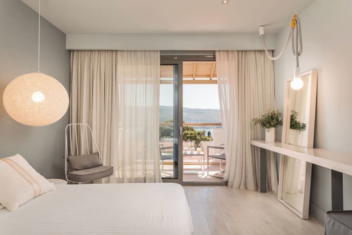 Ino Hotel & Suites