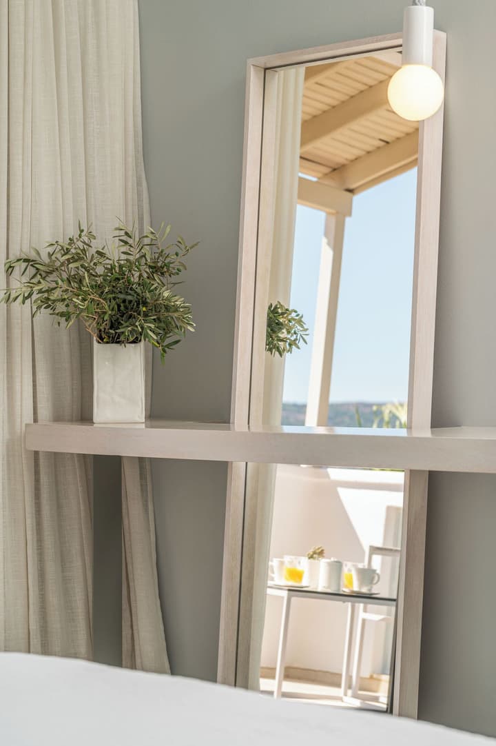Ino Hotel & Suites