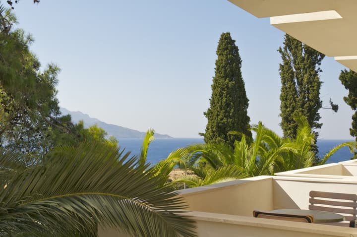 Ino Hotel & Suites