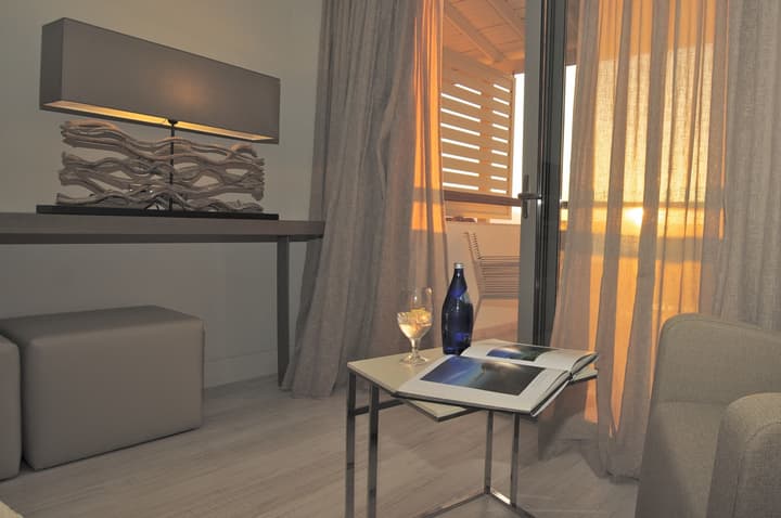 Ino Hotel & Suites