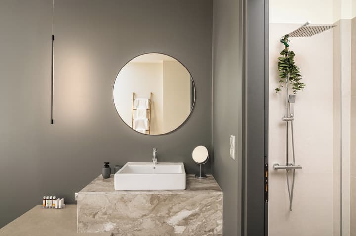 Ino Hotel & Suites