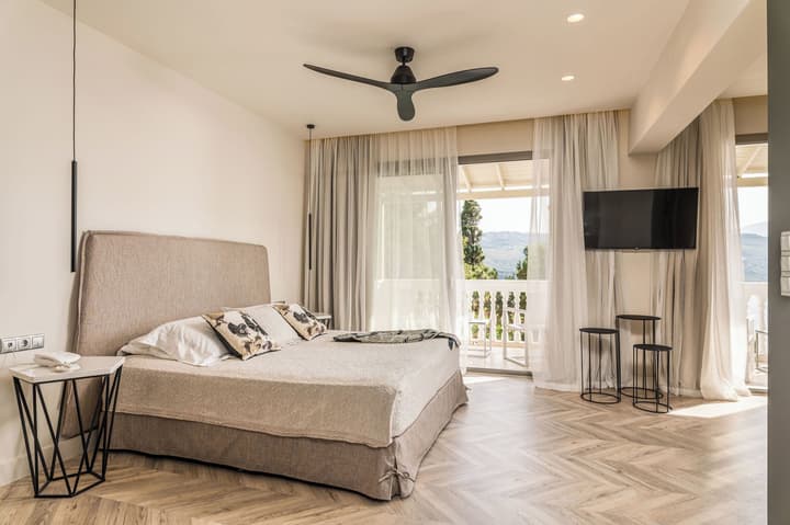 Ino Hotel & Suites