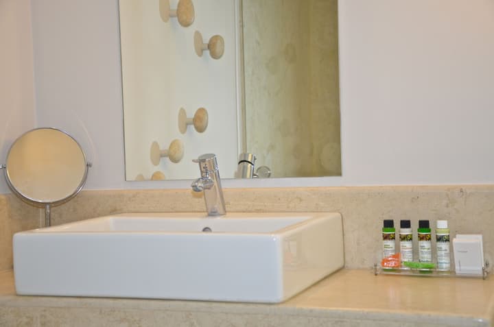 Ino Hotel & Suites