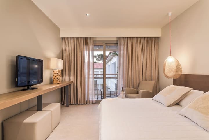 Ino Hotel & Suites