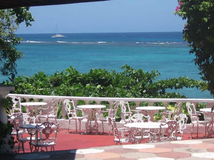 Silver Seas Hotel