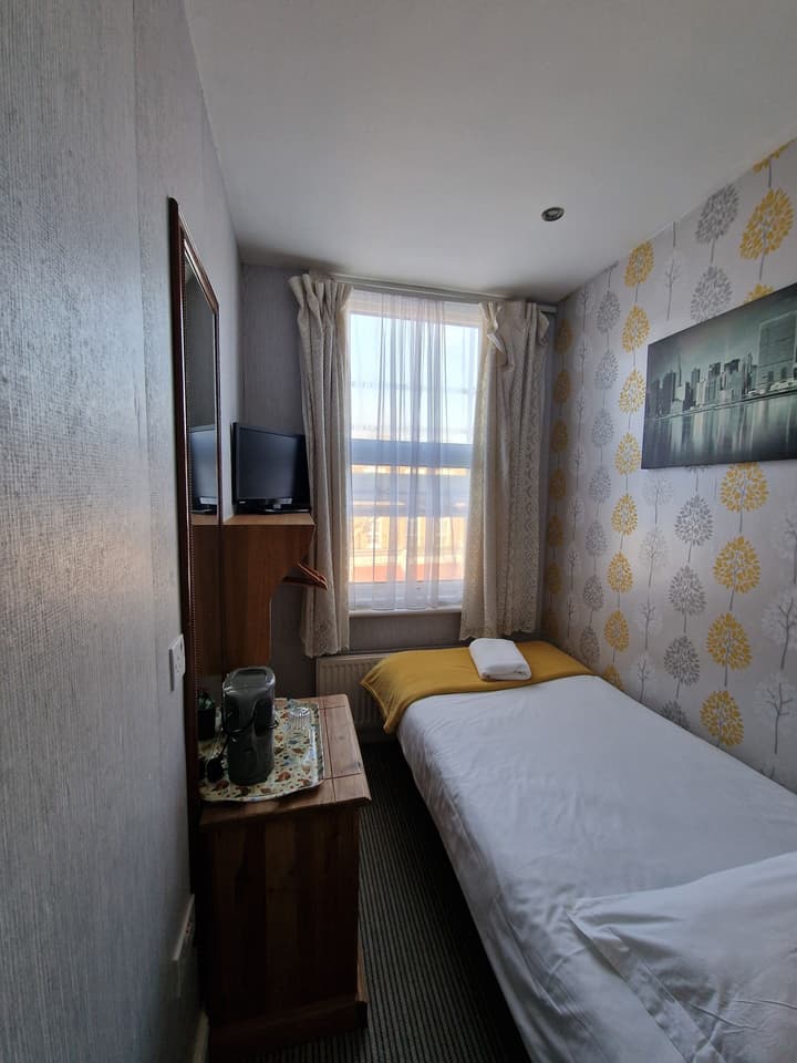 Hotel 65