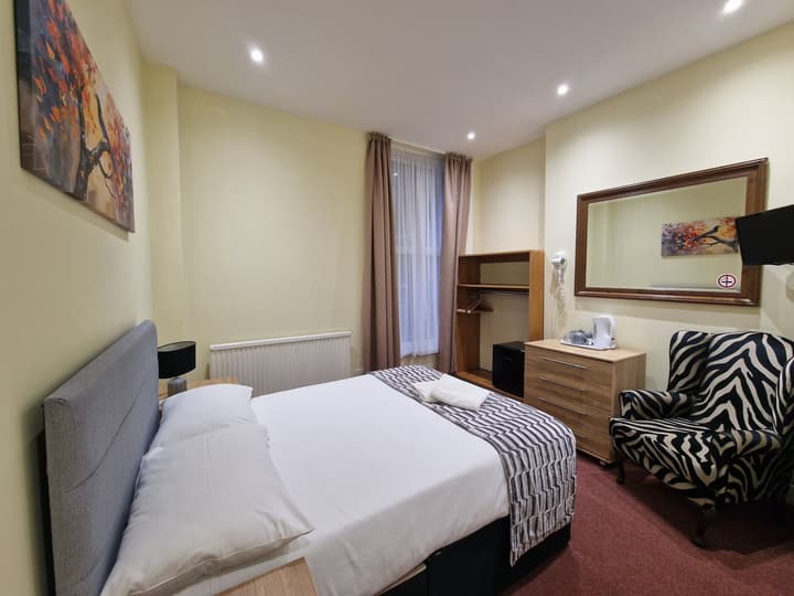 Hotel 65